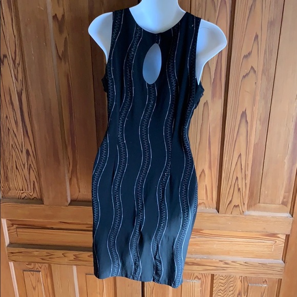 Black Bali Flattering Body Con Dress - Picture 3 of 9